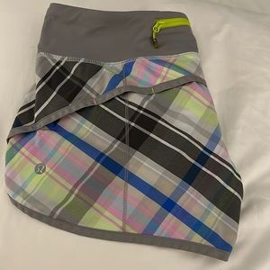 Lululemon plaid speed shorts 6